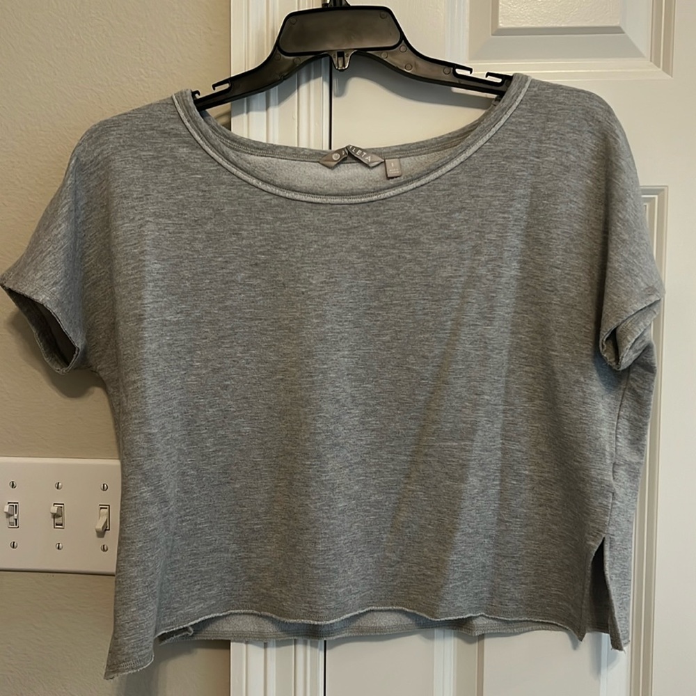 flowy athleta workout top